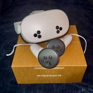 Meta Quest 3S All-In-One Virtual Reality
Headset - Like New!